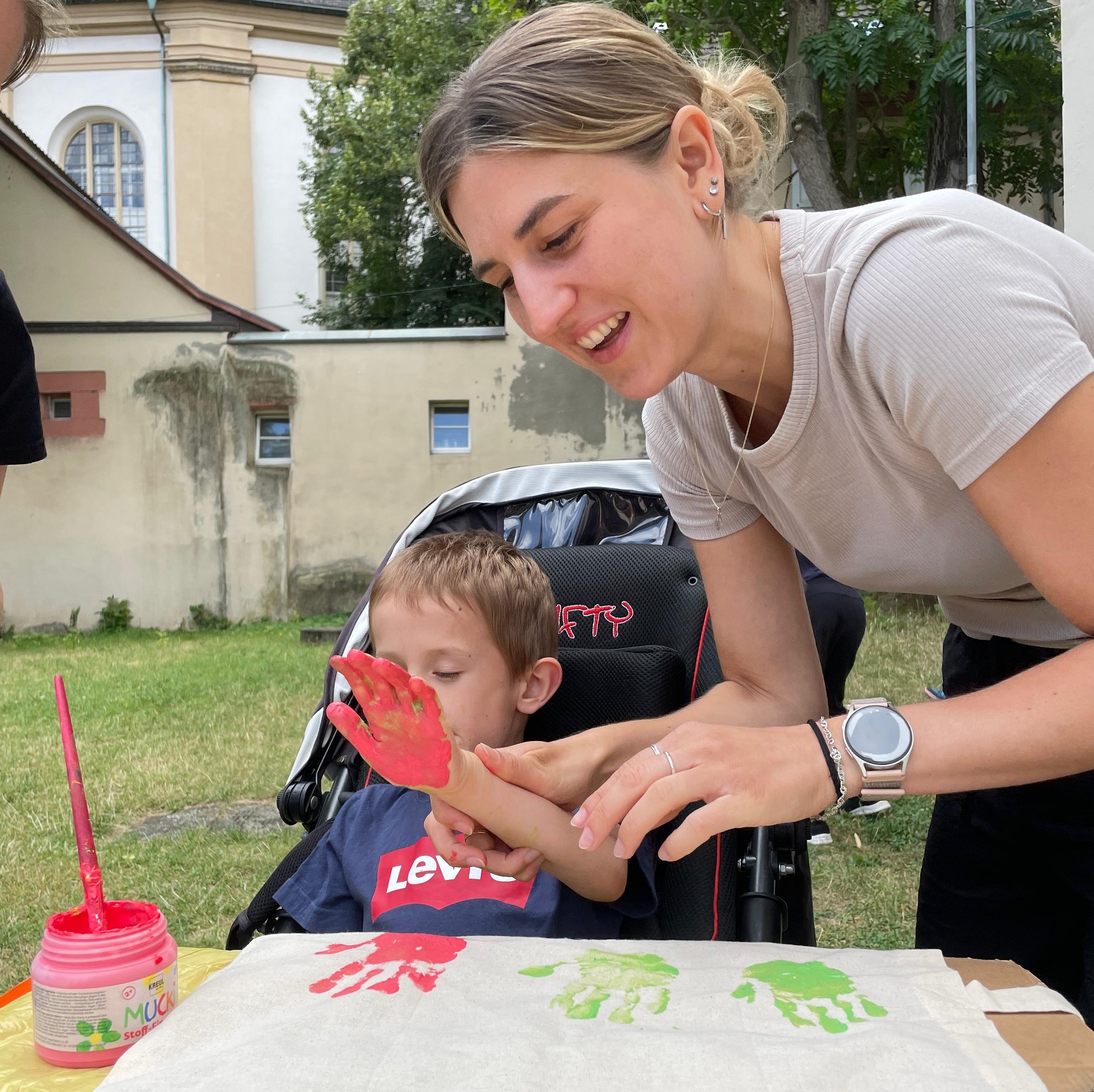 Freiwilligendienst - 1:1-Betreuung von einem Kind mit Behinderung 